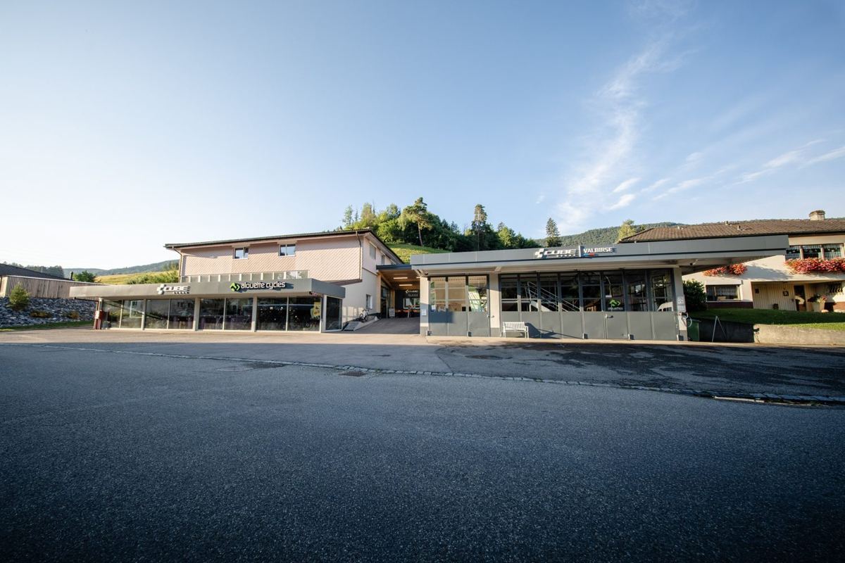 CUBE Store Valbirse – Aussenansicht