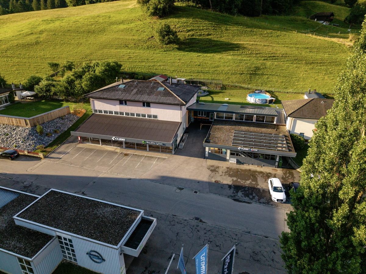 CUBE Store Valbirse – Luftaufnahme in Bévilard