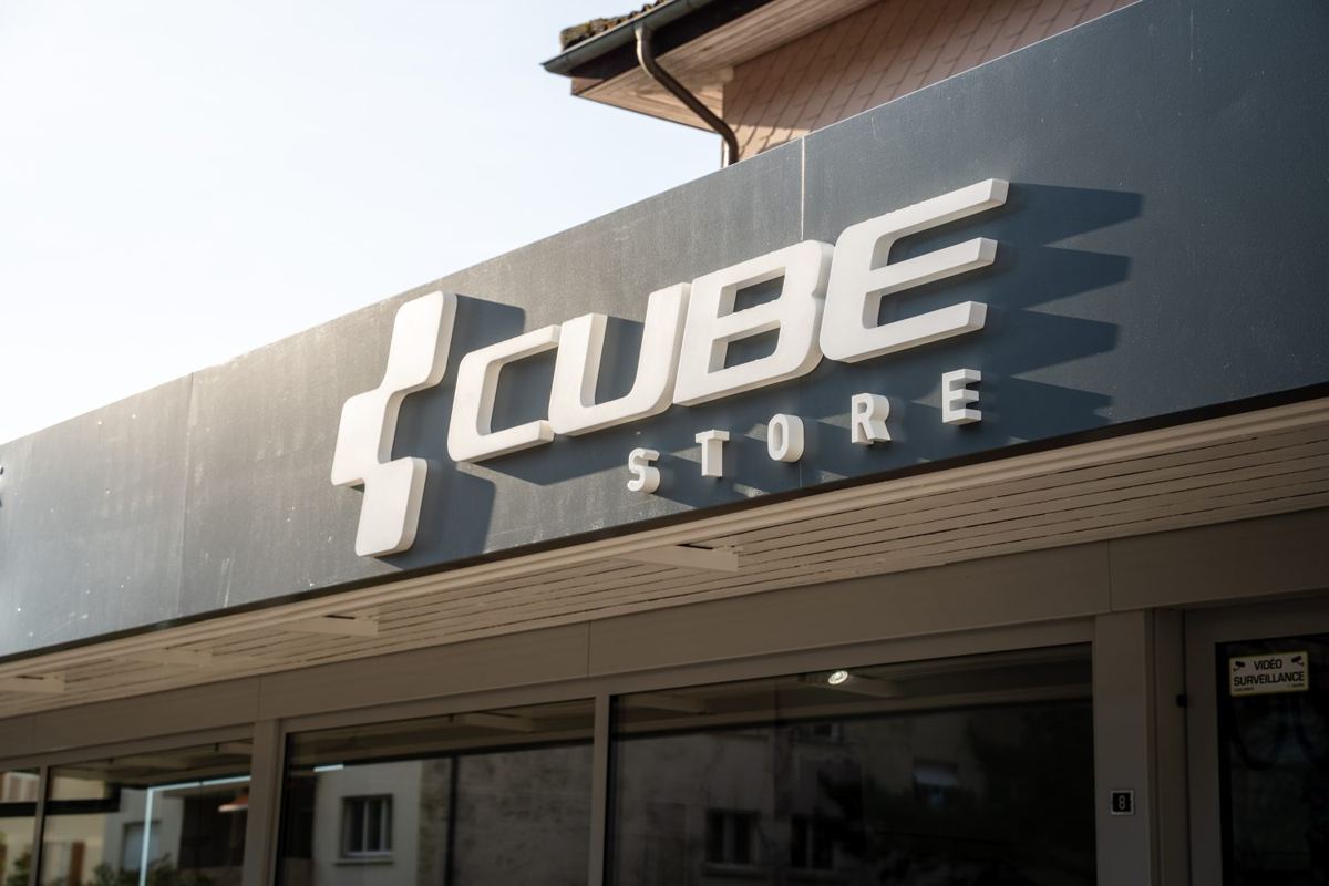 CUBE Store Schriftzug