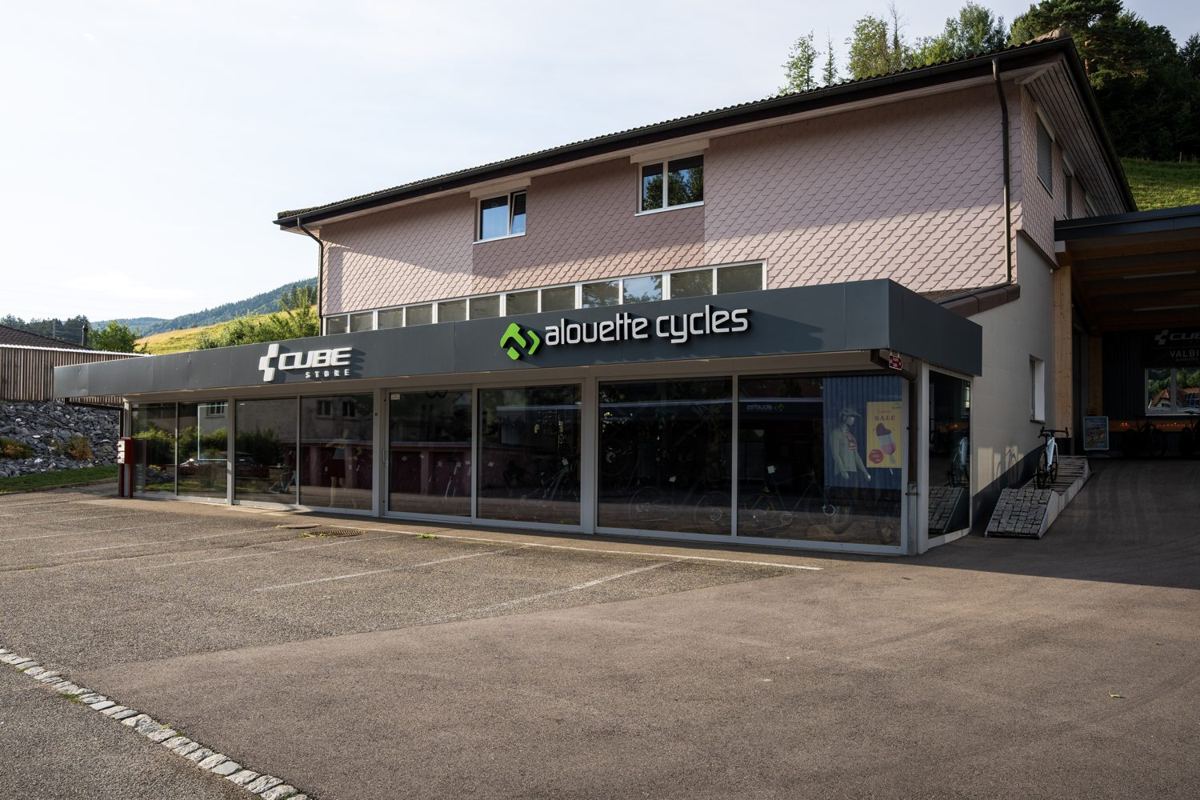 CUBE Store Valbirse – Gebäude von Alouette Cycles in Bévilard
